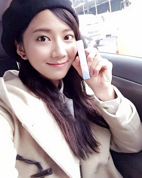 豆花妹演出三立華劇1989一念間獲超高人氣，雖身為明星但豆花妹省錢理財有自己的招數。（圖／翻攝豆花妹 蔡黃汝粉絲專頁）