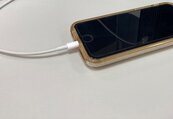 充電壞習慣引發致命危機！消防局籲「別碰這類家電」