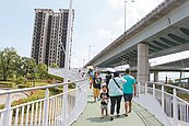 洲子洋陸橋啟用　遊水岸更安全