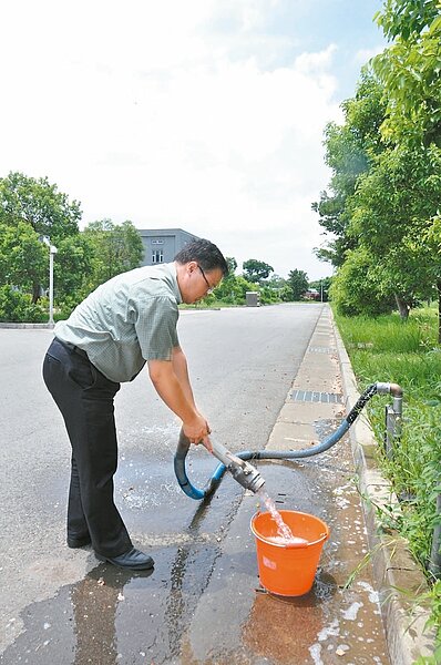 苗栗縣竹南頭份水資源回收中心,回收水可供澆灌、灑水用,歡迎民眾多利用。 記者張裕珍/攝影