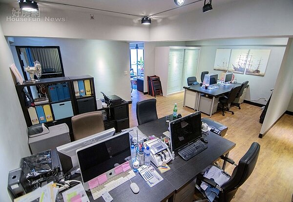 3.空間整體以淺色為基調,營造出溫馨的居家氛圍,大隸希望大家在輕鬆心情下激盪出更多創意想法。