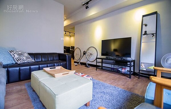 2.本勢娛樂從原本復興南路舊址搬到仁愛路上更大的空間,打造充滿溫馨氛圍的居家風格。