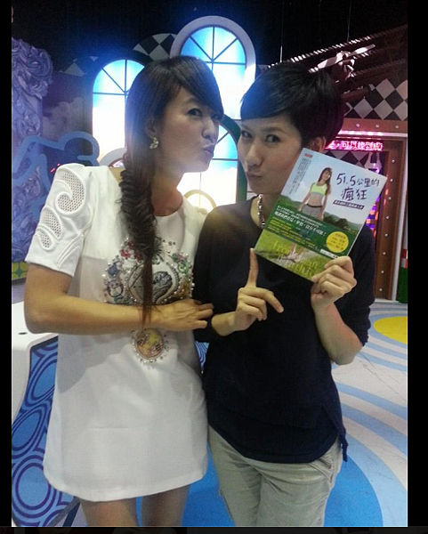 前伊林名模王亭又猝逝消息令人震驚。圖為王亭又與好友賈永婕合照。(圖/擷取自Kate's Plan 王亭又婚禮顧問公司臉書專頁)