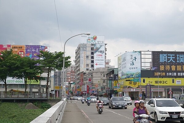 中山商圈生活機能豐富,周邊房市很受自住買盤青睞。記者宋健生/攝影