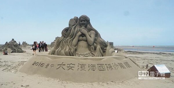 台中市議員建議在大安濱海樂園興建「沙雕美術館」。（陳世宗攝）