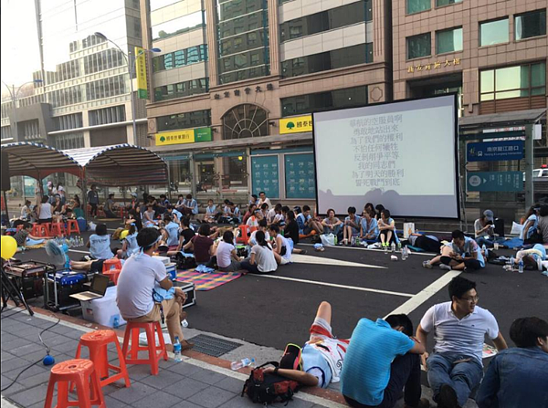 華航大罷工正式開始,新任董座何媛軒將於下午前往抗爭現場。(圖/現場民眾提供)