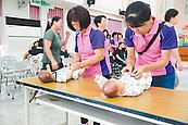雲縣府推居家托育　再增350位保母