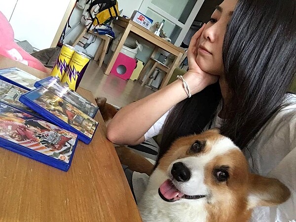 邵庭透露鄰居不喜歡她的愛犬,經常被「白眼」。(翻攝自邵庭臉書)