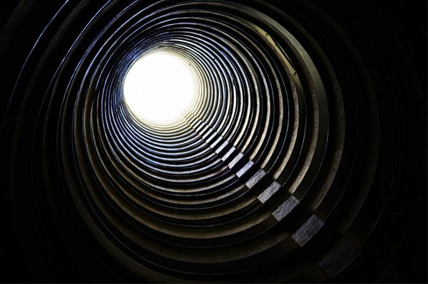 香港公屋「勵德邨」,圓柱形的建築呈現出特色的天光。(圖/林彥呈提供)