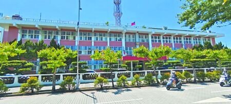 苗栗縣新建縣立圖書館,在縣長鍾東錦指示要擁有完善智能設施的前提下,預算歷經2次追加,由12億元增加至20億元。(本報資料照片)