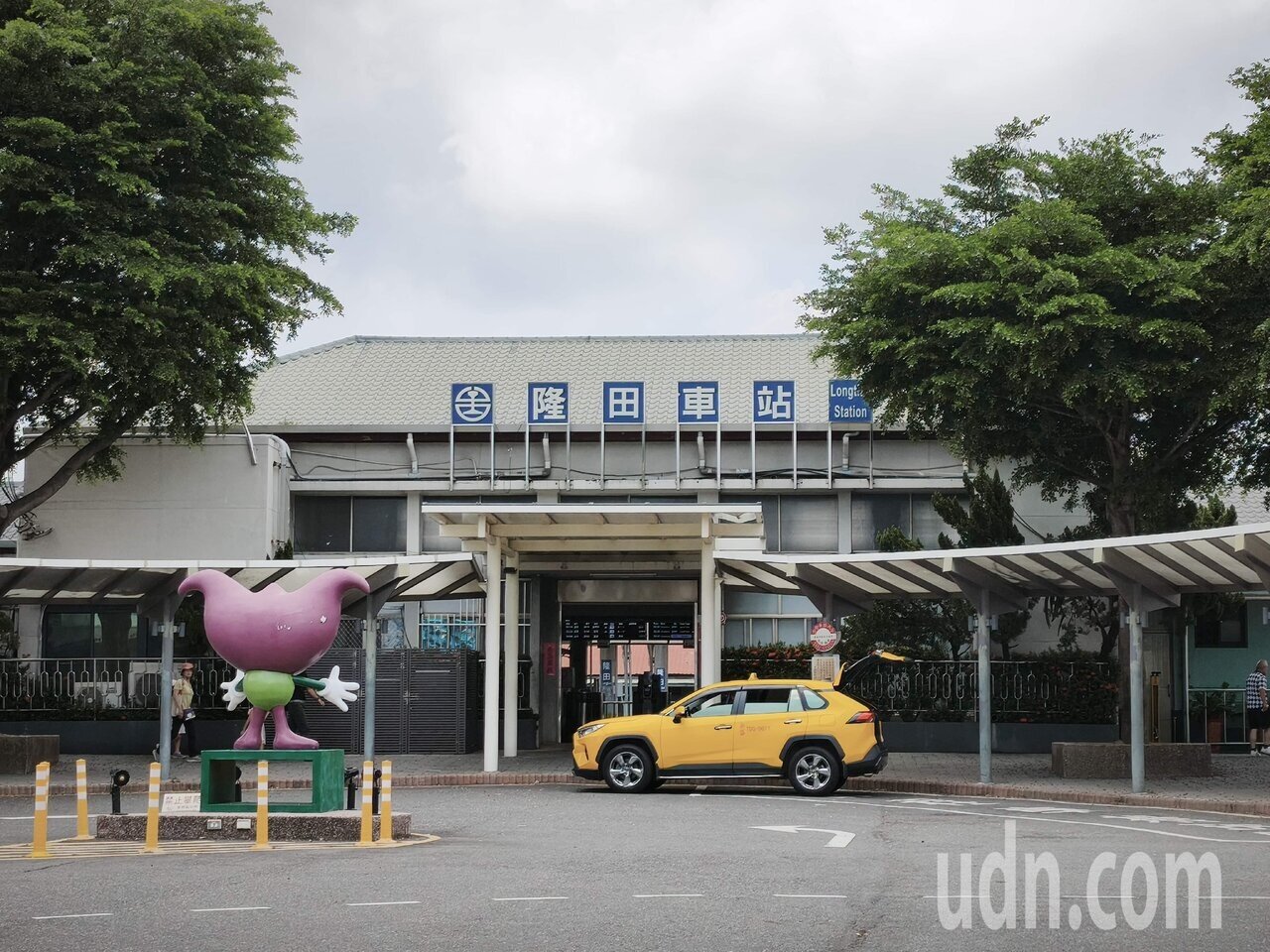 百年小站首停普悠瑪自強號，台南隆田火車站引話題。記者謝進盛／攝影 