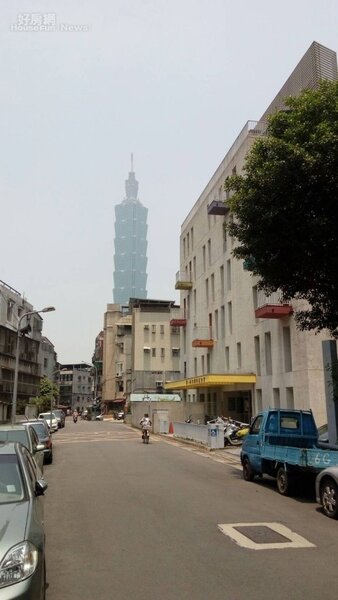 4從路口即可看到台北101。