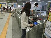 高捷可刷悠遊卡　站內卻不能加值