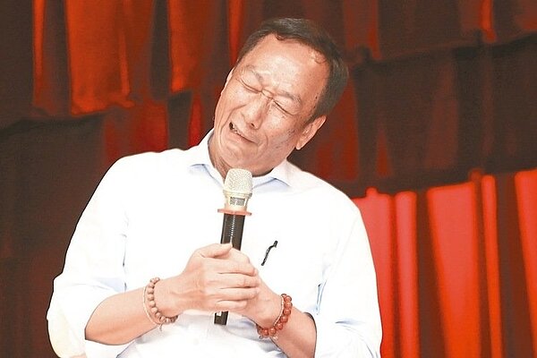 完婚?再等等…鴻海與夏普的「鴻夏戀」,本來預定今天譜下完結篇,但傳出受到大陸反托辣斯審查的技術性拖延,「完婚」日期被迫延後。圖為鴻海董事長郭台銘。 報系資料照