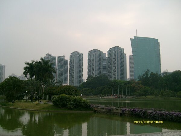 深圳南山區的高層住宅群(取自維基百科/作者JHH755) 