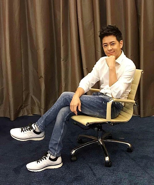 林志穎結婚6年,今年初老婆又為他生了一對雙胞胎,樂於當奶爸的他時常分享三個寶貝的生活照。(翻攝自林志穎Jimmy Lin臉書)