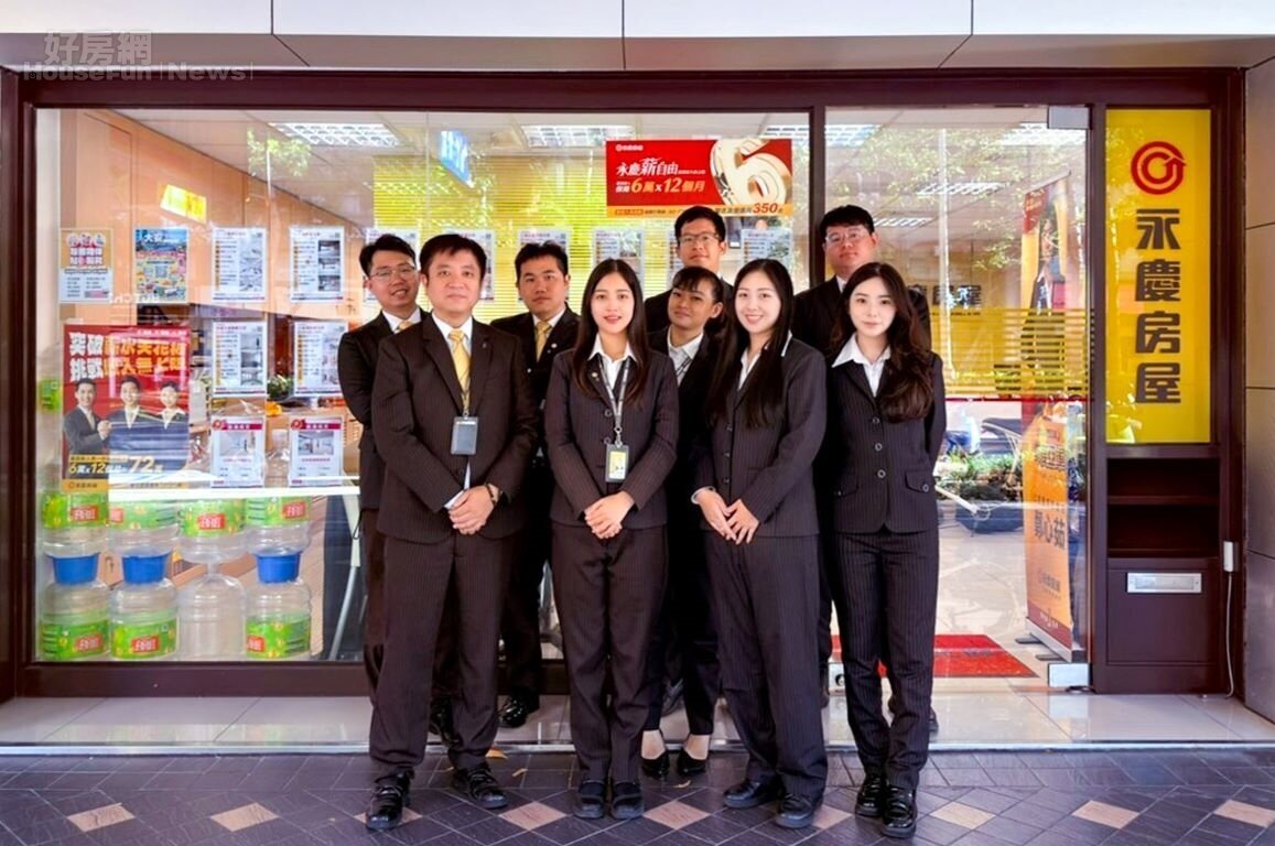 重視薪資、學習資源與團隊氛圍的陸宜蔓(前排右一)，畢業後在永慶房屋找到理想的職涯環境。圖／永慶房產集團提供
