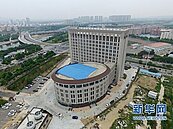 大陸再現奇葩建築　河南大學驚見巨型馬桶樓