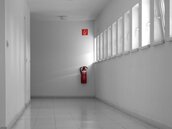 交屋發現公設有瑕疵怎麼辦？律師：符合「這情況」管委會可拒絕點交