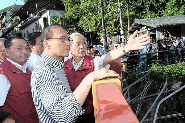 行政院長林全表示,前瞻、軌道都沒有任何一個區段徵收案。(圖/摘自行政院臉書)