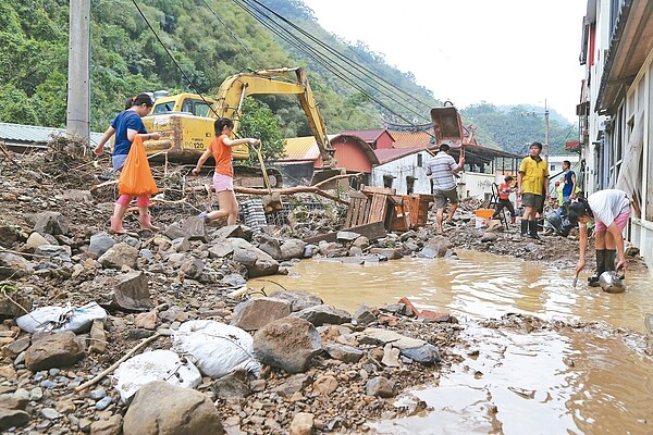 強颱尼伯特來勢洶洶,如有形成災情,財政部表示,受災戶可依法領取政府發放之災害補助款。 報系資料照