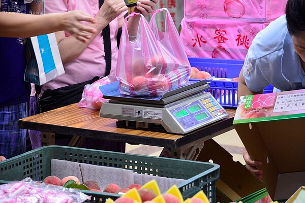 主計總處統計,今年前7個月水果漲幅為24年來同期最大。(好房網News記者 陳韋帆/攝影)