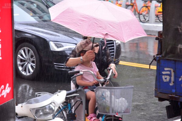 尼伯特已開始影響台灣造成各地區陣雨。（好房網News記者 陳韋帆／攝影）