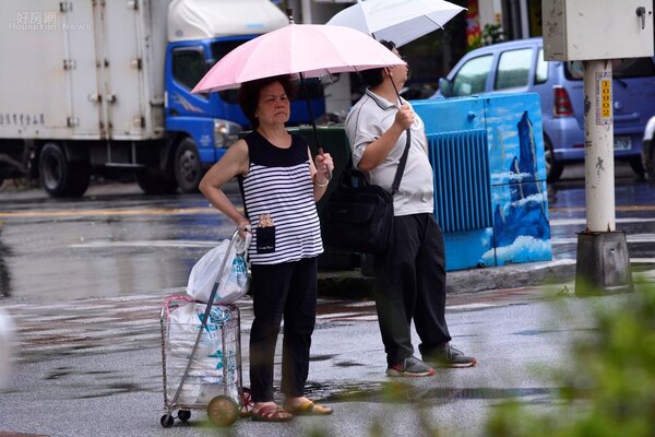 尼伯特已開始影響台灣造成各地區陣雨。（好房網News記者 陳韋帆／攝影）