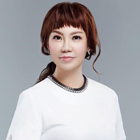 薇薇安從小立志當包租婆,如今躋身為千萬小富婆。(翻攝自星座專家薇薇安微博)