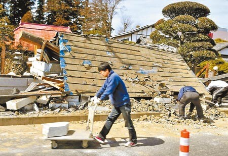 　日本311地震造成2,100美元的經濟損失，是史上最高紀錄。圖/本報資料照片 