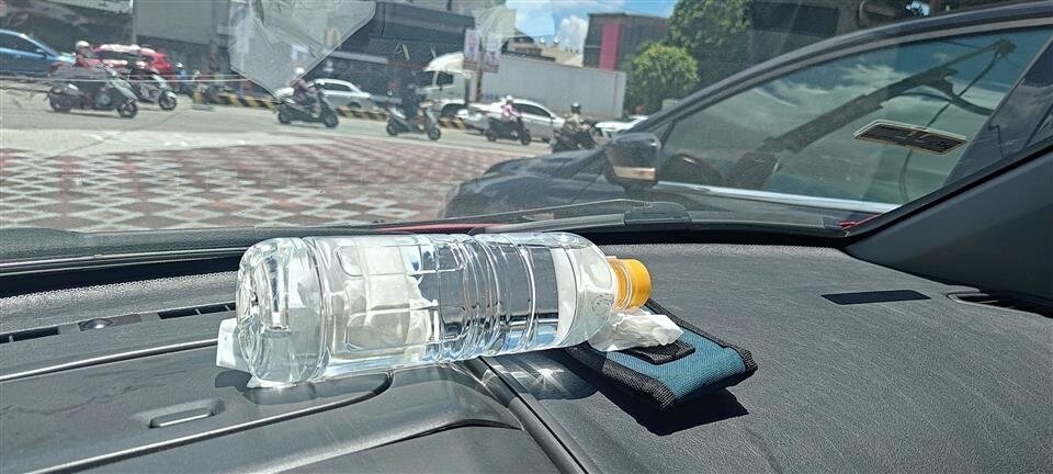 消防局以透明瓶裝水實測。圖／彰化縣消防局提供