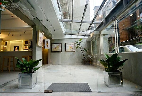 9. 保留水泥牆地,裝潢偏向工業風。