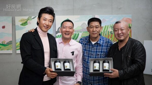 13.港台兩大食神陳鴻（左一）與阿寶師父（右一）出席豐茶的新品上市發表會。
