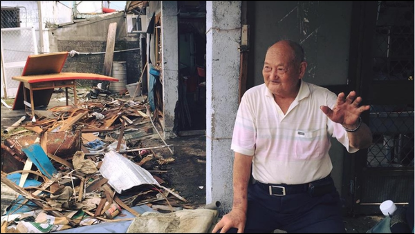 尼伯特颱風摧毀家園，86歲老兵無語問蒼天。（圖片來源／翁嬿婷攝影）