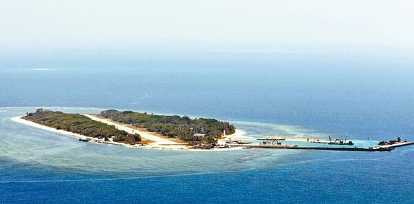 南海仲裁昨天出爐,將我國擁有的太平島降格為「礁」,不得主張兩百浬專屬經濟區,總統府表示絕不接受。 本報資料照片