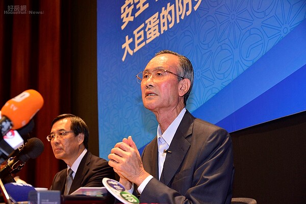 趙藤雄親上火線對市府反擊。(好房網News記者 陳韋帆/攝影)