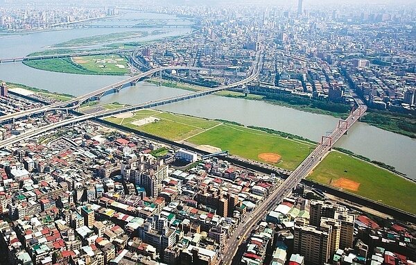 內政部今日發布第46期都市地價指數。 圖／報系資料照