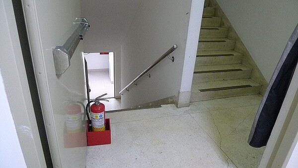 逃生梯門若被封死除了權益受損,對生命安全也會有影響(圖/好房資料中心)