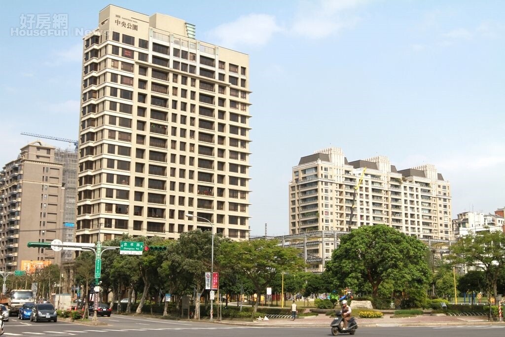 位於林口新市鎮公園第一排的建案房市情境圖。(好房網資料中心)