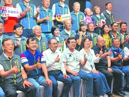 新北市長侯友宜(第一排左三)21日率市府團隊前往樹林區辦理115年市長行動治理基層建設督導。(柯毓庭攝)