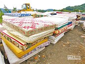 廢床墊亂丟　畢業季激增3成