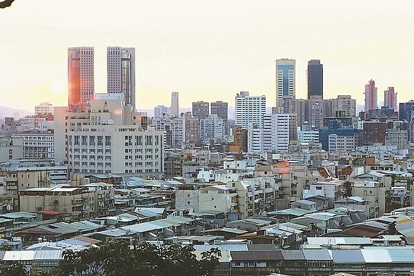 房市差、建商推案量少,加上僅剩一年的容積移轉落日條款,北市容積市場的買單少了一半。 本報系資料庫 分享