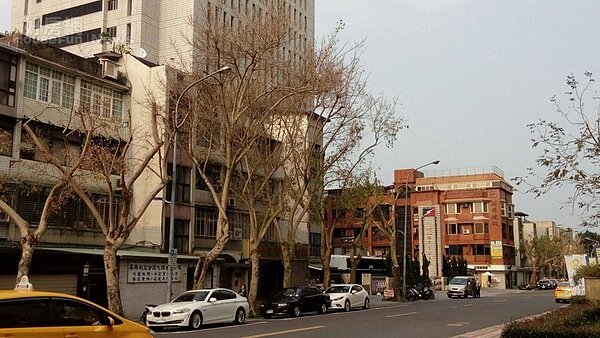 8.延壽街、三民路周邊有不少早期大樓。