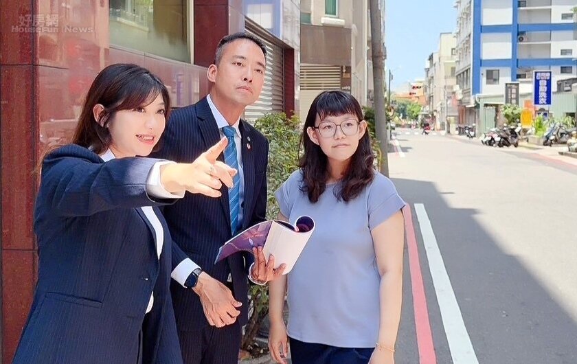 小細節看見大用心,林姿余店長(圖左)秉持細膩服務精神,帶看過程中展現極致體貼,認真對待每一份成家的委託。圖/永慶房產集團提供