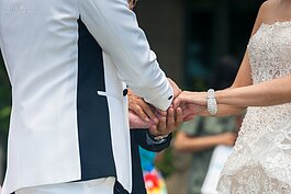 牽手一世共嬋娟。