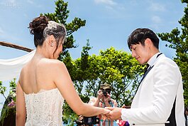 新人交換戒指。