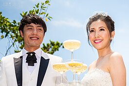 Tiffany藍的海洋加上藍天與翠綠搖曳的植栽，彷彿就如同在南洋峇里島一樣的場合。