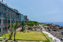 漂亮的海景與植栽，也是婚紗照的拍攝聖地。