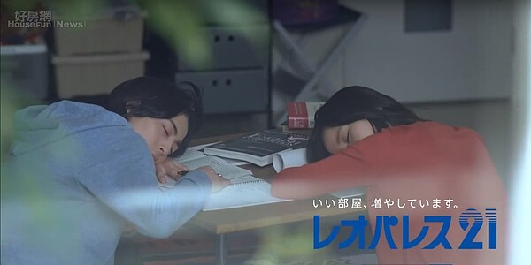 堀北真希與高杉真宙在房地產廣告裡飾演一對姐弟,廣告主打安靜的房子。(圖/翻攝自youtube)