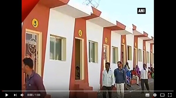印度一名富豪，挪用嫁女經費，興建90間房子，捐贈給窮人居住（圖／截取自Youtube ANI）